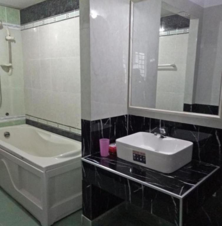 Duc Long - 60 Cong Hoa, Q. Tan Binh - By Bay Luxury TP. Hồ Chí Minh